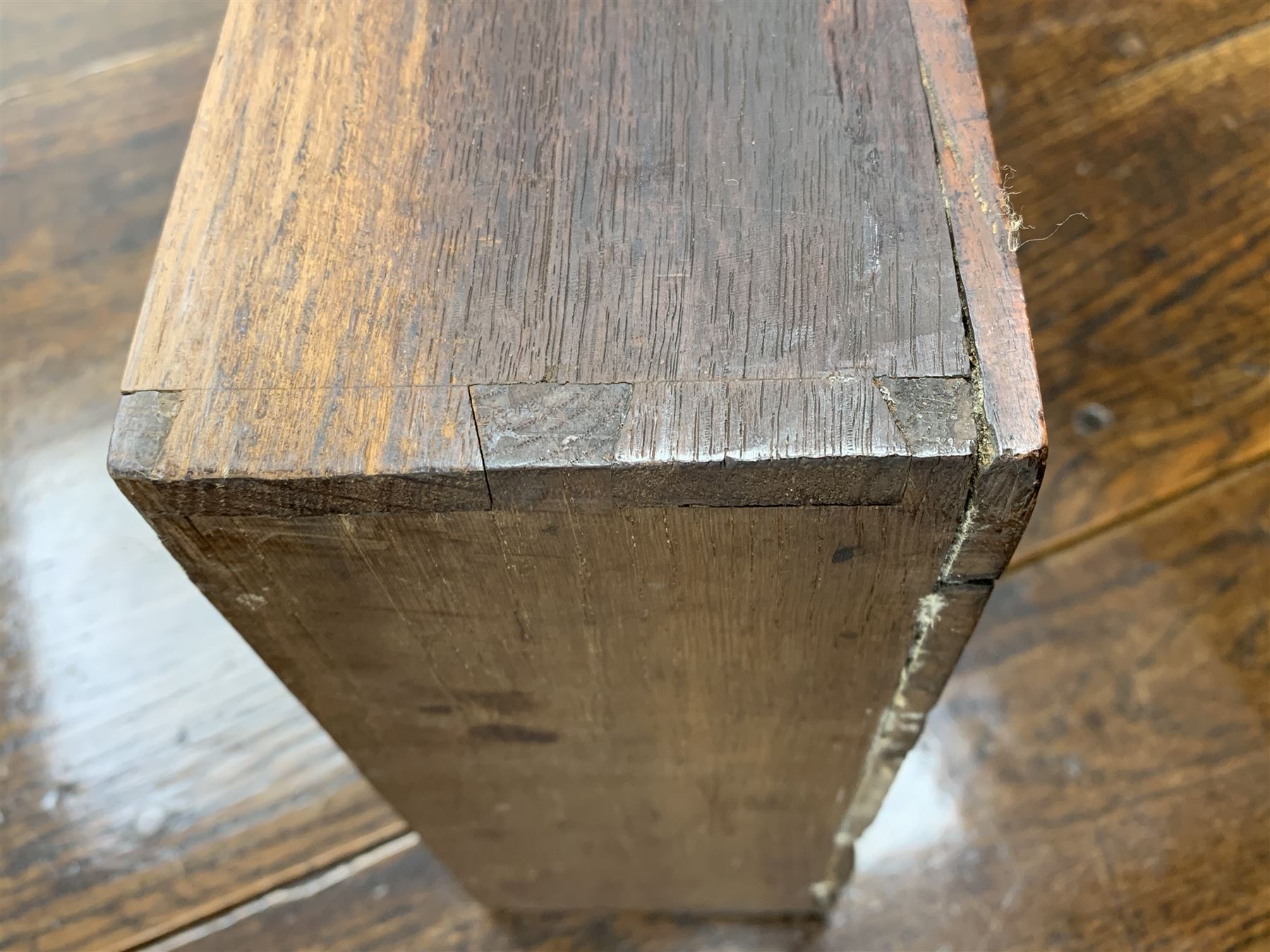 Late 17th century William & Mary oak drop leaf dining table, oval drop leaf top, single drawer to one end, gate action base, turned supports joined by bobbin turned stretchers, 121cm x 135cm, H75cm (open)