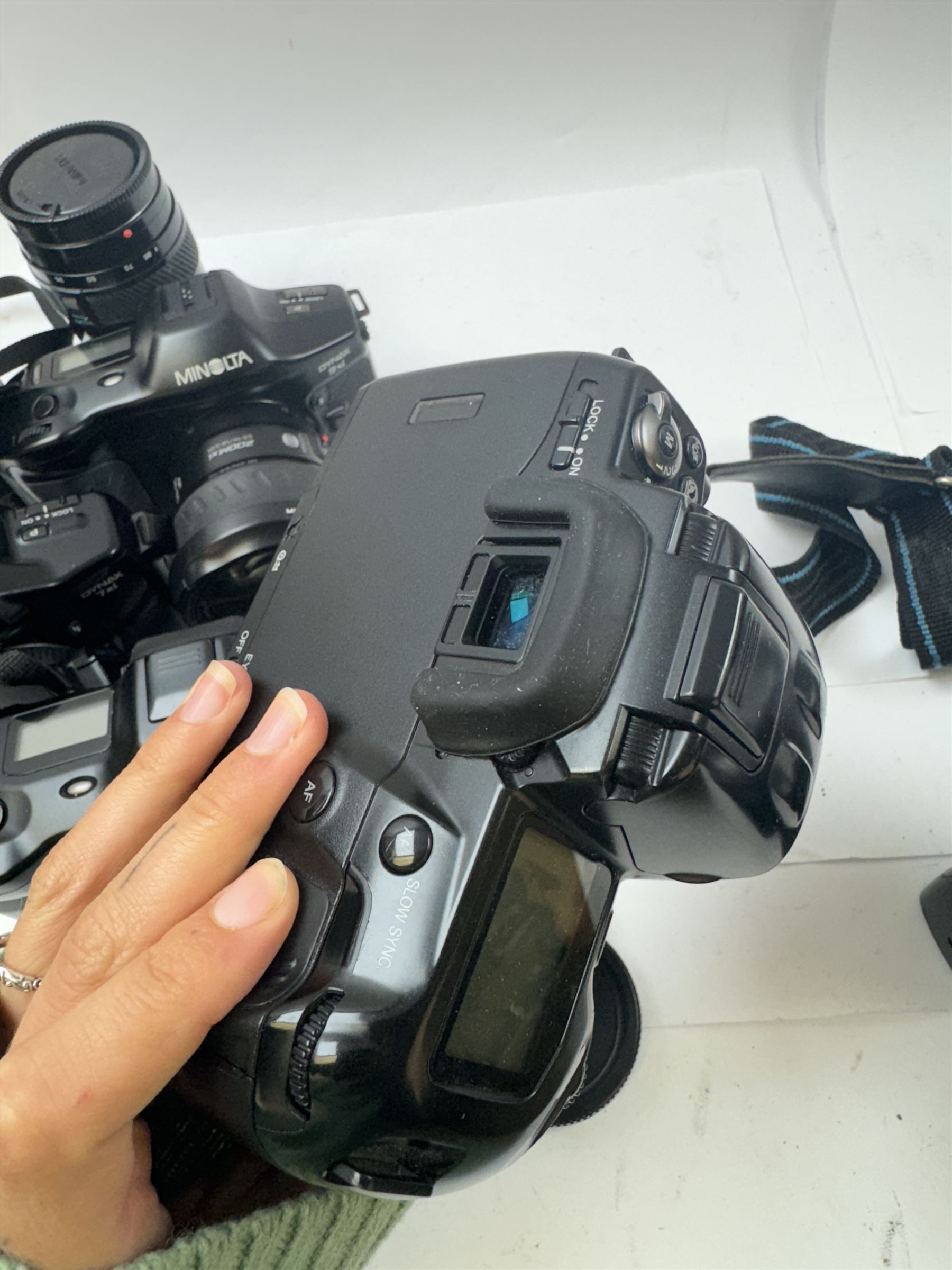 Six Minolta Dynax SLR camera bodies, comprising 800si serial no. 62703606, three 7xi examples, including one boxed example, serial nos. 20106944, 16123311 & 22107553, and two 9xi examples, serial no. 18209901 & 18202113, with three Minolta lenses, including Zoom xi 28-105mm 1:3.5(22)-4.5 lens, AF Zoom 28-85mm 1:3.5 (22)-4.5 lens and an AF Zoom 75-300mm 1:4.5(32)-5.6 lens, Hama carry case and other accessories