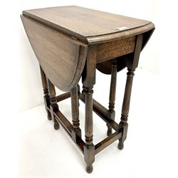 Small oak drop leaf table, turned supports 