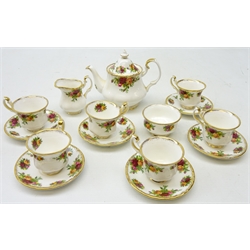  Royal Albert 'Old Country Roses' pattern miniature cabinet tea set, six piece setting (15)  