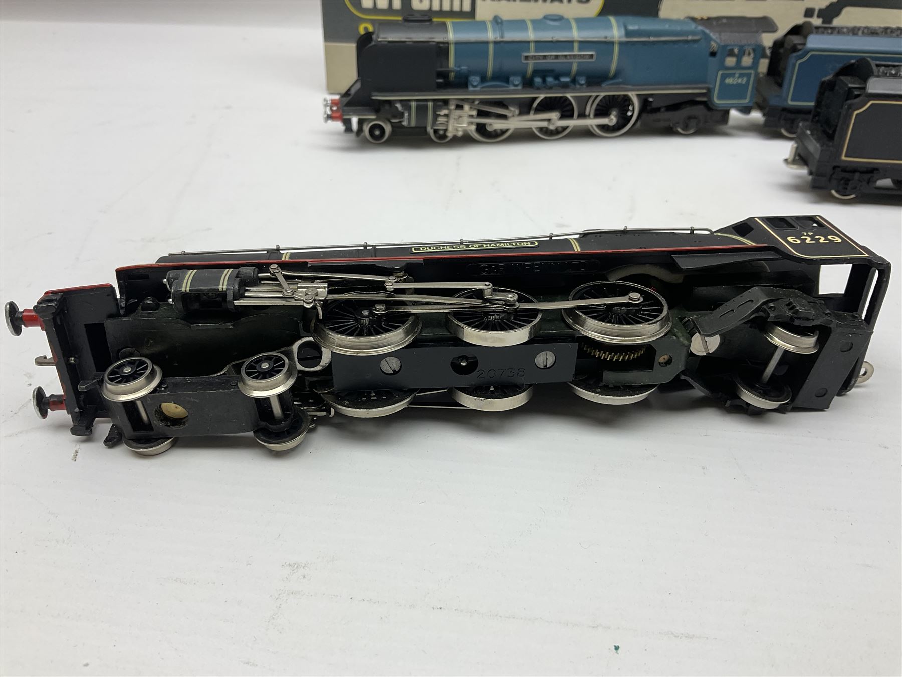 Wrenn '00' gauge - two Princess Coronation (Duchess) Class 4-6-2 locomotives - 'City of Glasgow' No.46242 in BR Blue; and 'Duchess of Hamilton' No.6229 in LMS Black; both boxed with instructions (2)