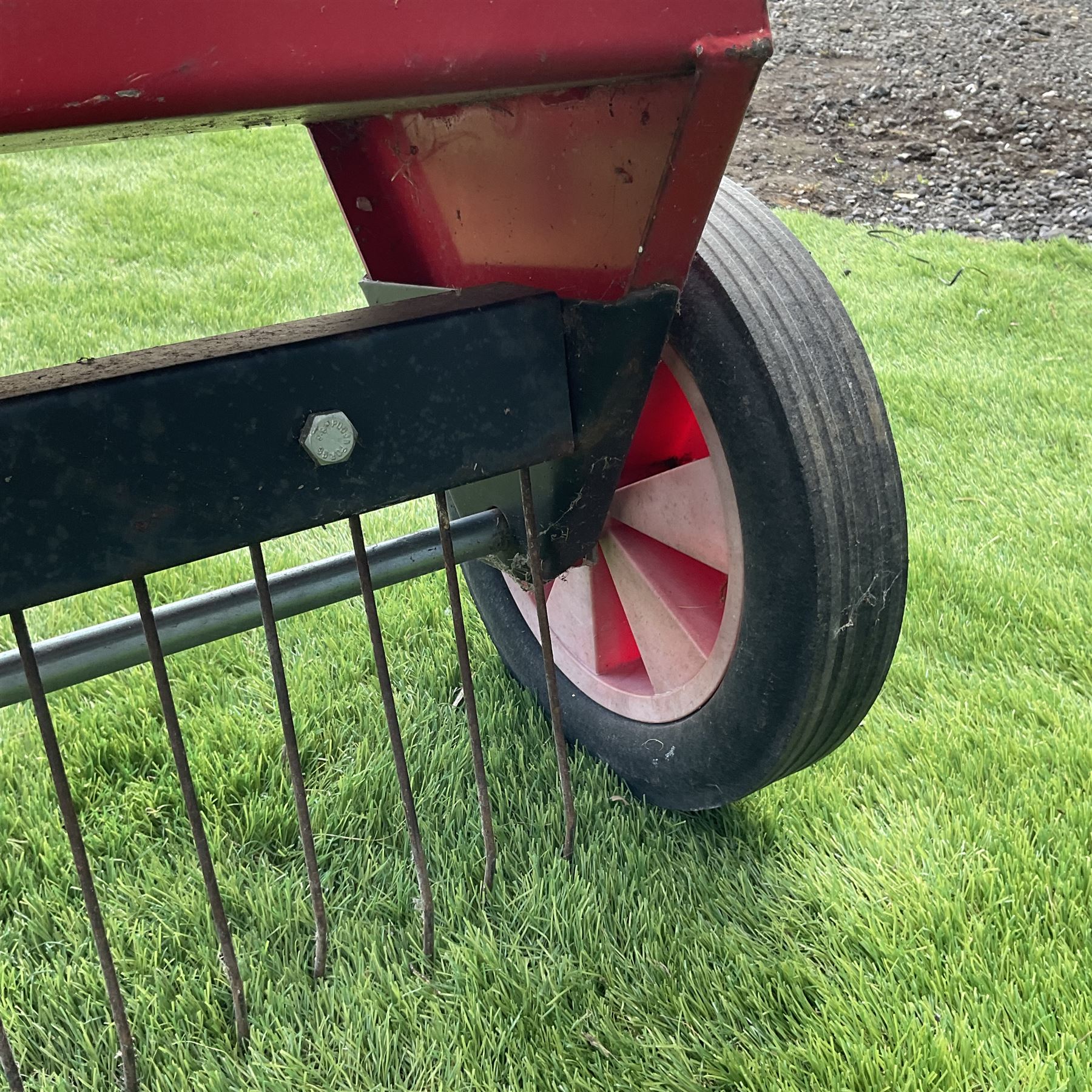 SCH 100cm lawn rake
 - THIS LOT IS TO BE COLLECTED BY APPOINTMENT FROM DUGGLEBY STORAGE, GREAT HILL, EASTFIELD, SCARBOROUGH, YO11 3TX