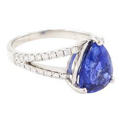 18ct white gold Ceylon sapphire and diamond ring, single pear cut sapphire of approx 2.50 carat, with split round brilliant cut diamond shoulders, stamped 750, total diamond weight 0.33 carat