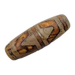 Tibetan dzi bead, decorated with a doubl