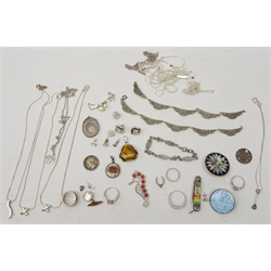  Silver and costume jewellery incl. silver cabochon brooch, agate brooch, tigers eye pendant, silver horseshoe charm, necklaces, rings and misc.   