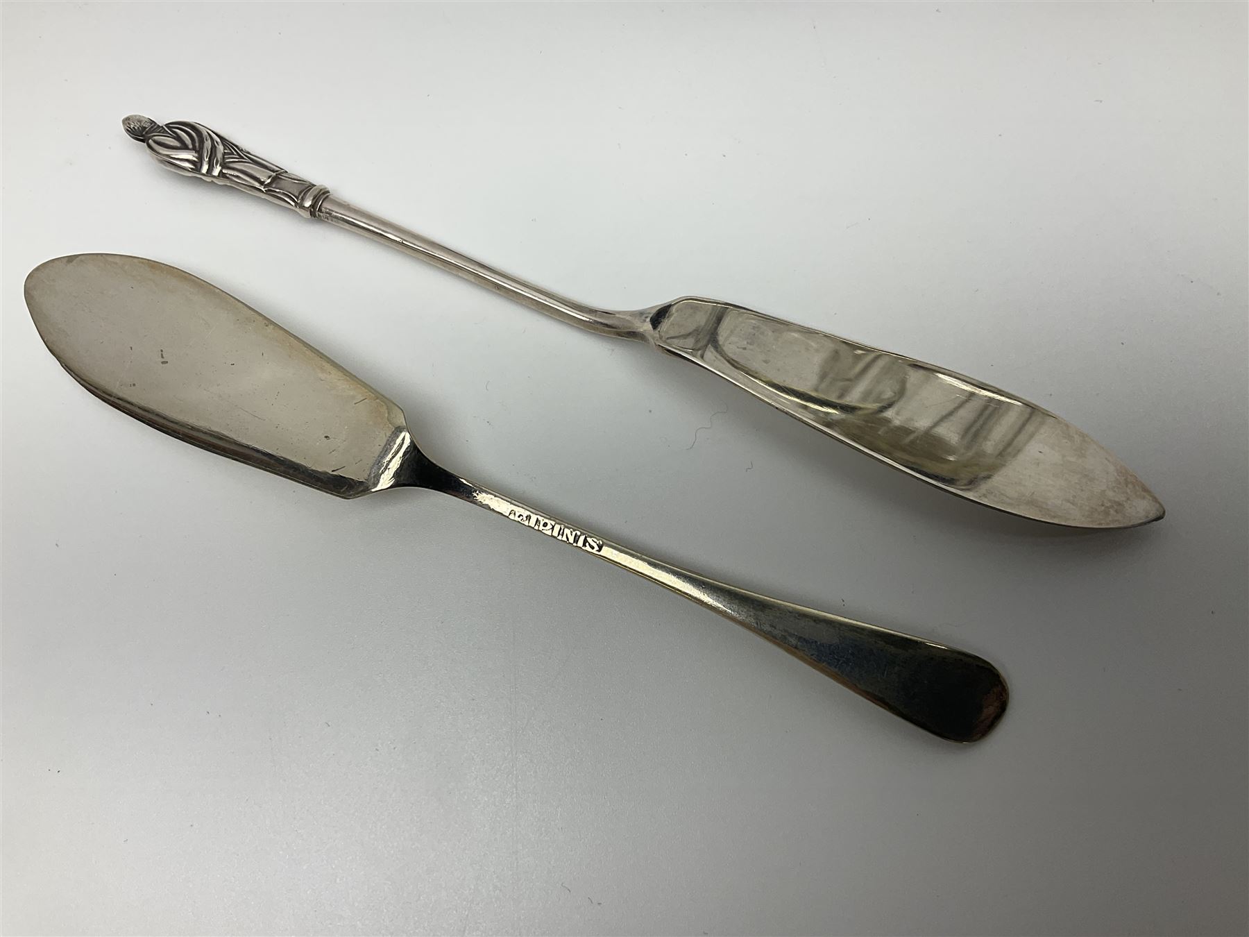 Sheffield silver-plated cruet set, comprising mustard pot, open glass salt and pepper pot on stand, together with a collection of silver plated spoons