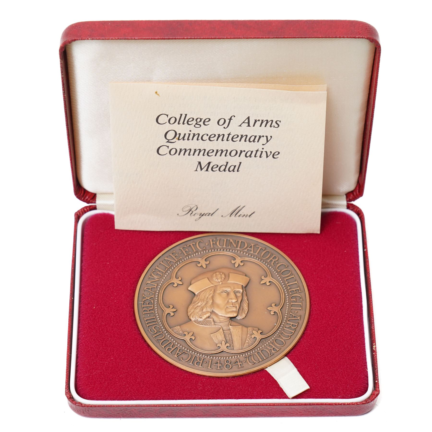 19th century gilt bronze medallion of Michelangelo Buonarroti (1475-1564), the reverse with a blind man with a dog approx 33mm, bronze College of Arms quincentenary medal, cased, 1902 Coronation bronze medallion and various other items