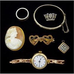 Victorian gold 'Mizpah' brooch, early 20th century gold manual wind wristwatch, on expanding rose gold strap, all 9ct, silver ring, bangle and paste stone set navel brooch, 9ct gold cameo brooch and a gold-plated paste stone set pendant