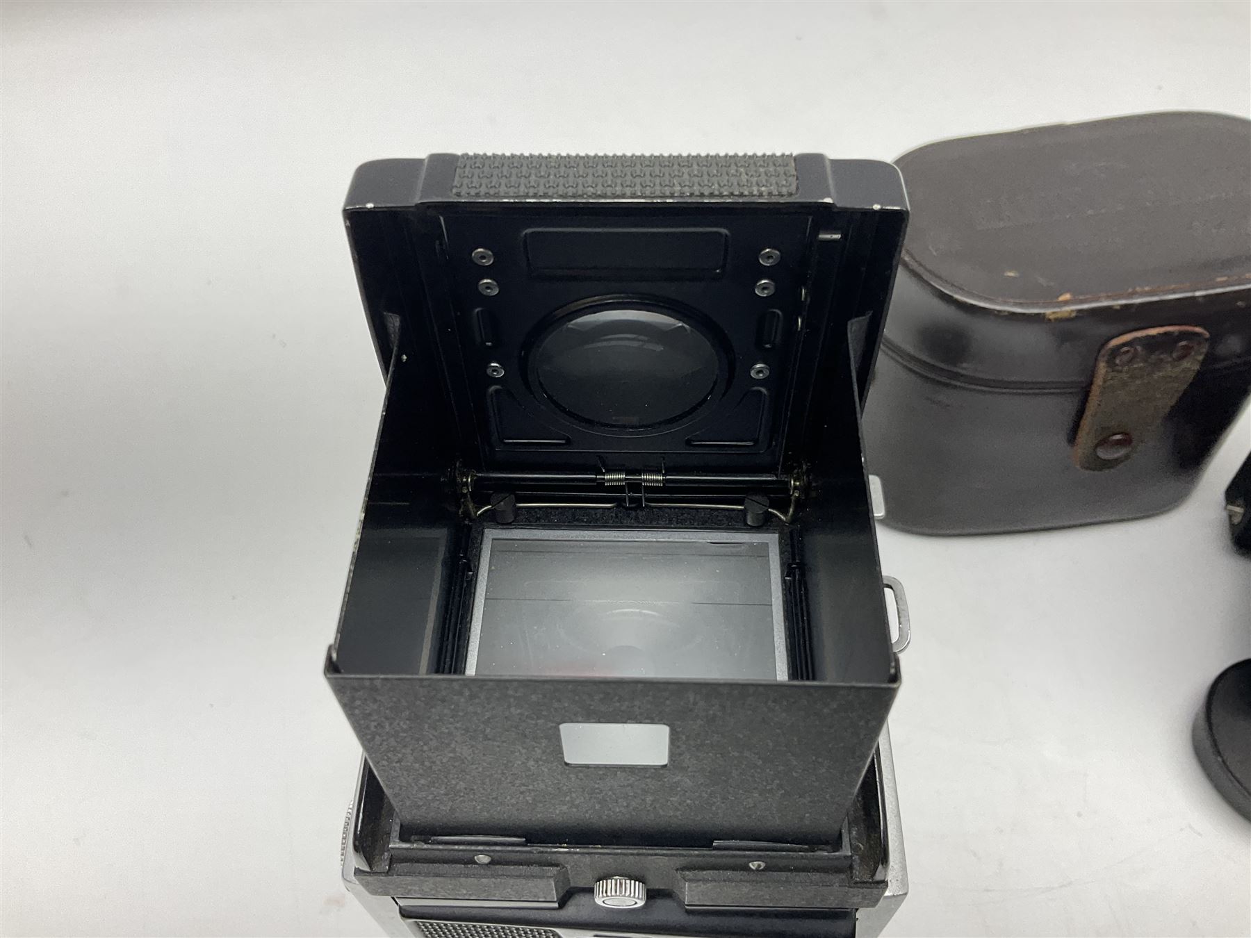 Mamiyaflex C3 TLR camera body, serial no. 2399634, with 'Mamiya Sekor 1:4.5 f=18cm' lens, serial no. 690864 and 736076