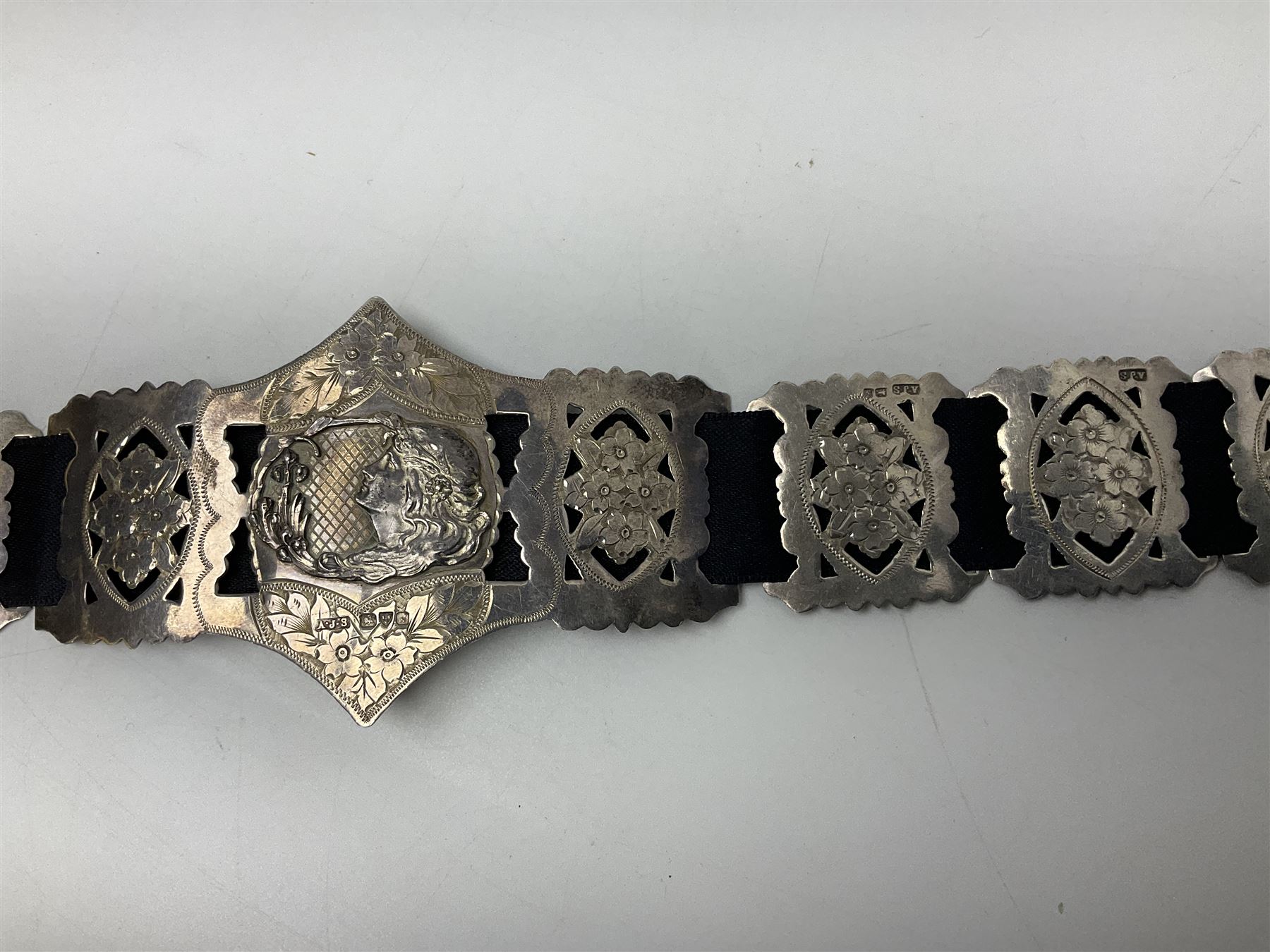 Art Nouveau silver belt, with two buckles, each depicting a female figure in profile and twelve engraved floral openwork panels, hallmarked Arthur Johnson Smith, Chester 1907, L60cm