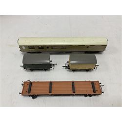 Hornby/Tri-Ang ‘00’ gauge - eight various coaches and eighteen goods wagons; all unboxed (26)