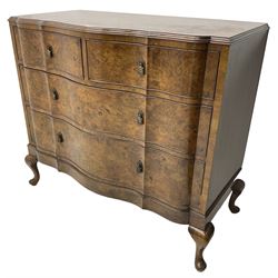 Early to mid-20th century figured walnut serpentine chest, moulded top over two short and two long cock-beaded drawers, fitted with drop handles in the form of shields with three recumbent lions, on cabriole feet