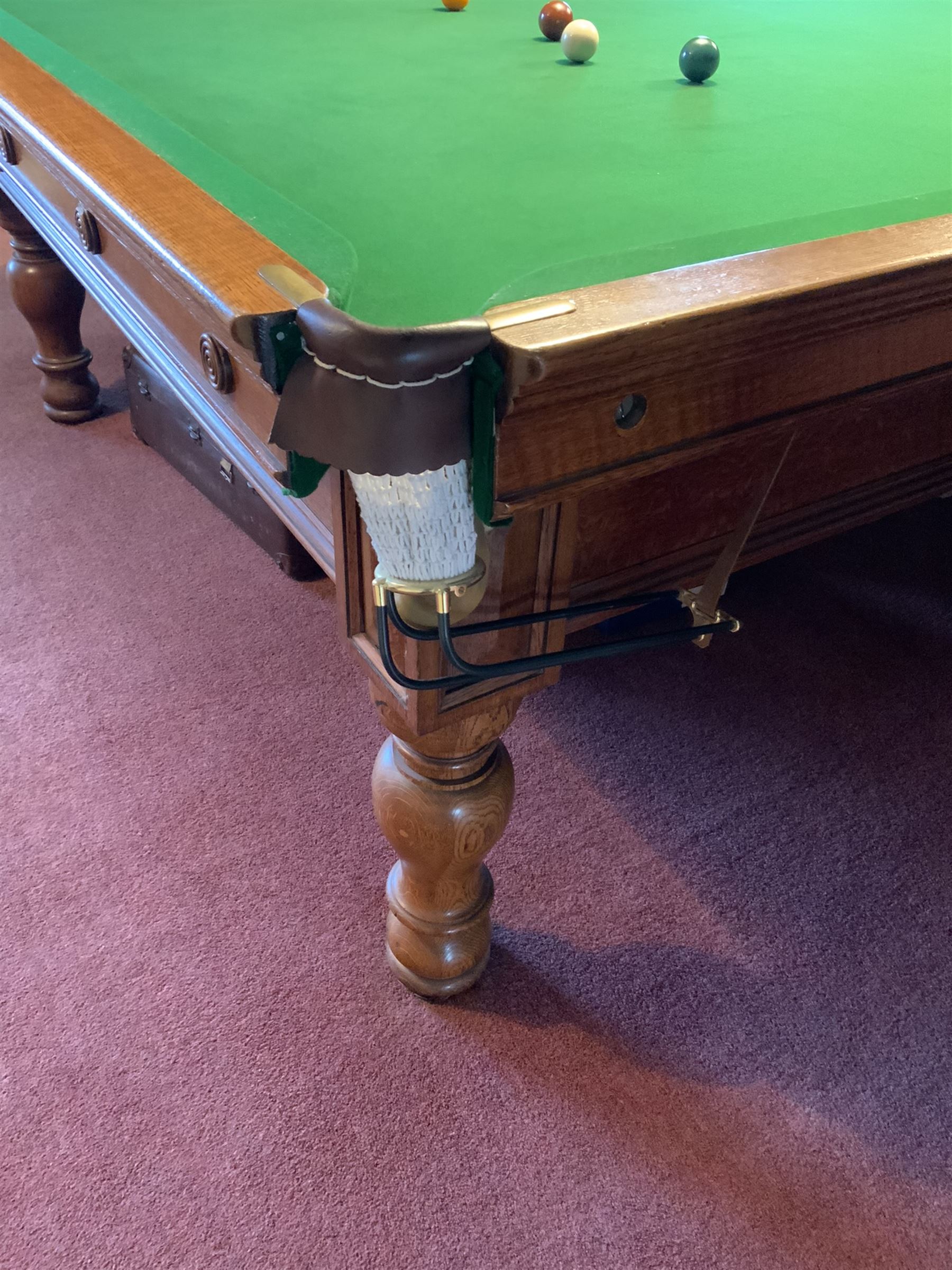 Burroughes and Watts (Soho, London: 1839-1900) - late 19th century oak full size billiard or snooker table, on eight turned supports, thick slate bed.
Currently situated in storage, ready for delivery. Currently in storage. Sold as per image.