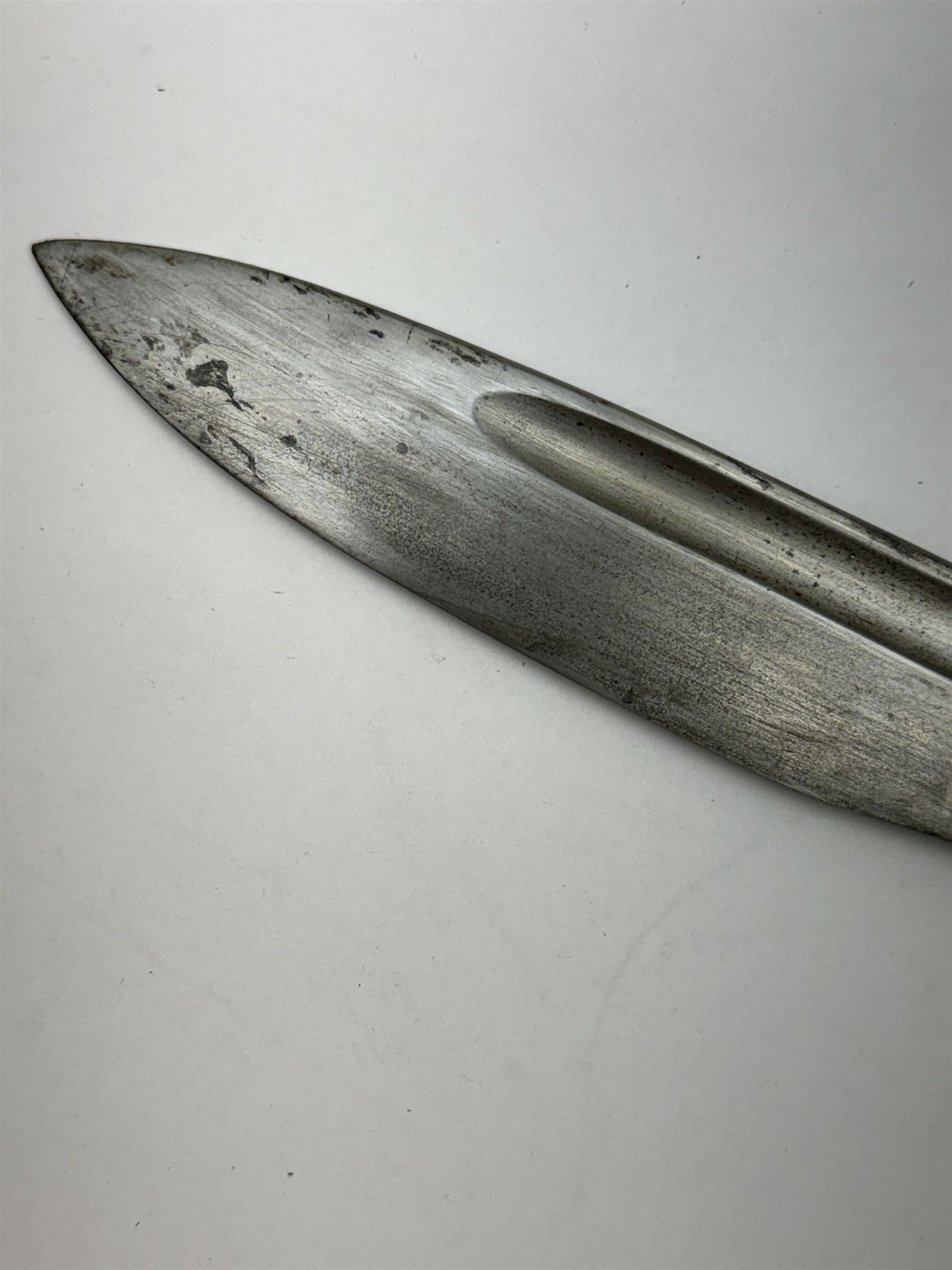 Spanish WWII Bolo bayonet with 25cm fullered steel blade, with makers mark, with checkered handle and steel scabbard, L40cm