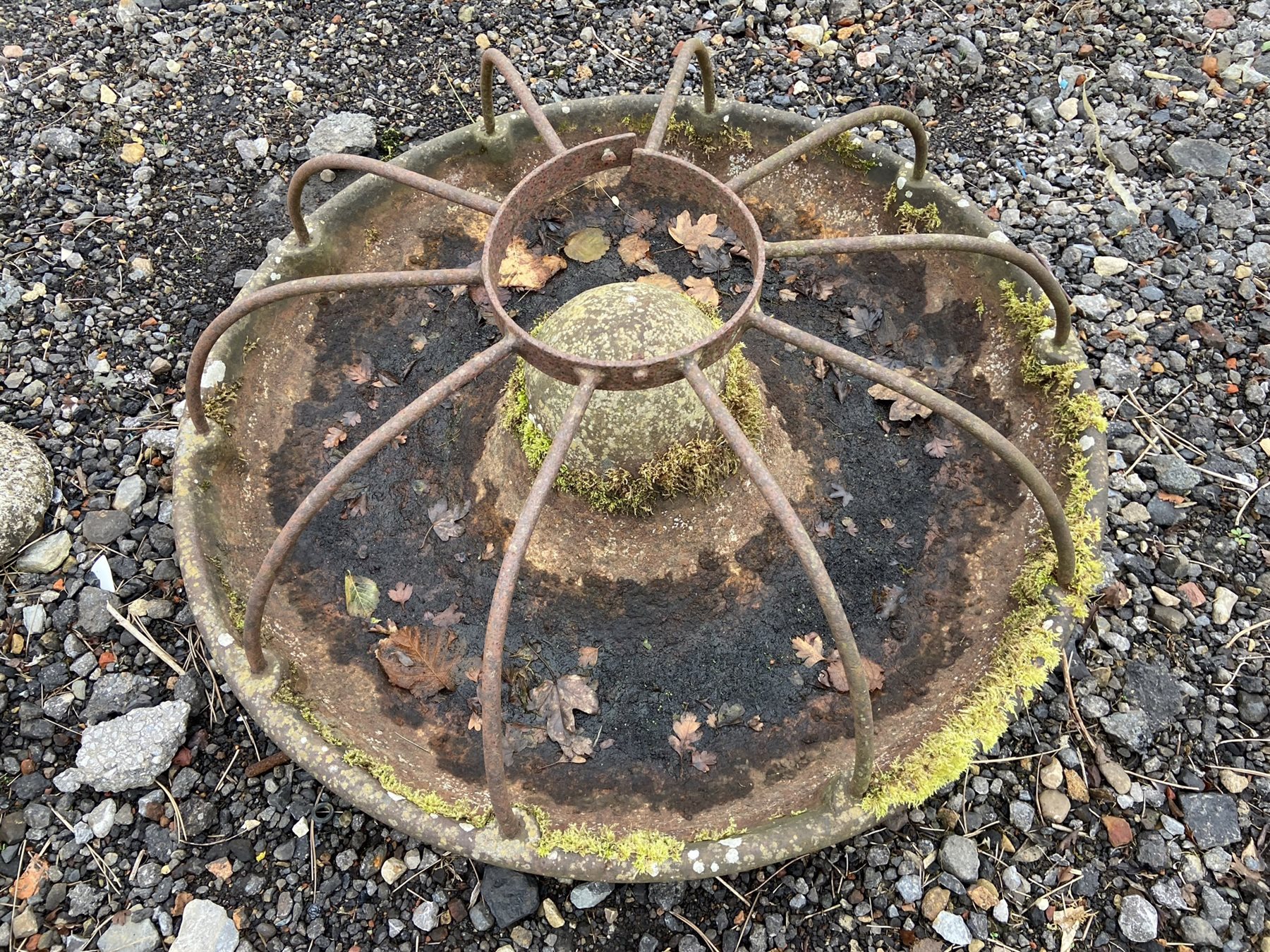 Circular cast iron Mexican hat pig trough, D90cm