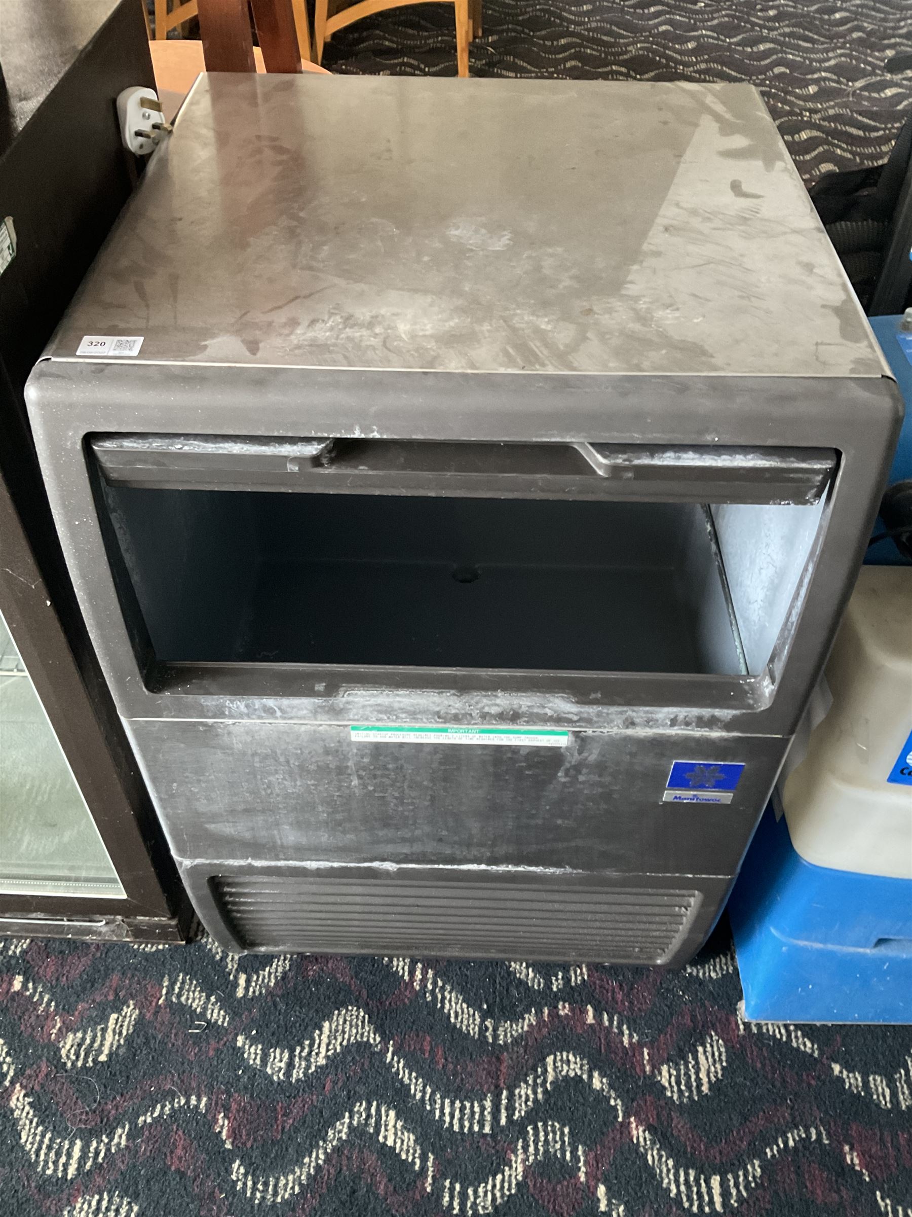 Manitowoc ECS041AG ice maker - spares or repairs- LOT SUBJECT TO VAT ON THE HAMMER PRICE - To be collected by appointment from The Ambassador Hotel, 36-38 Esplanade, Scarborough YO11 2AY. ALL GOODS MUST BE REMOVED BY WEDNESDAY 15TH JUNE.