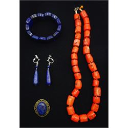 Lapis lazuli bracelet, pair of earrings and brooch and a coral bead necklace