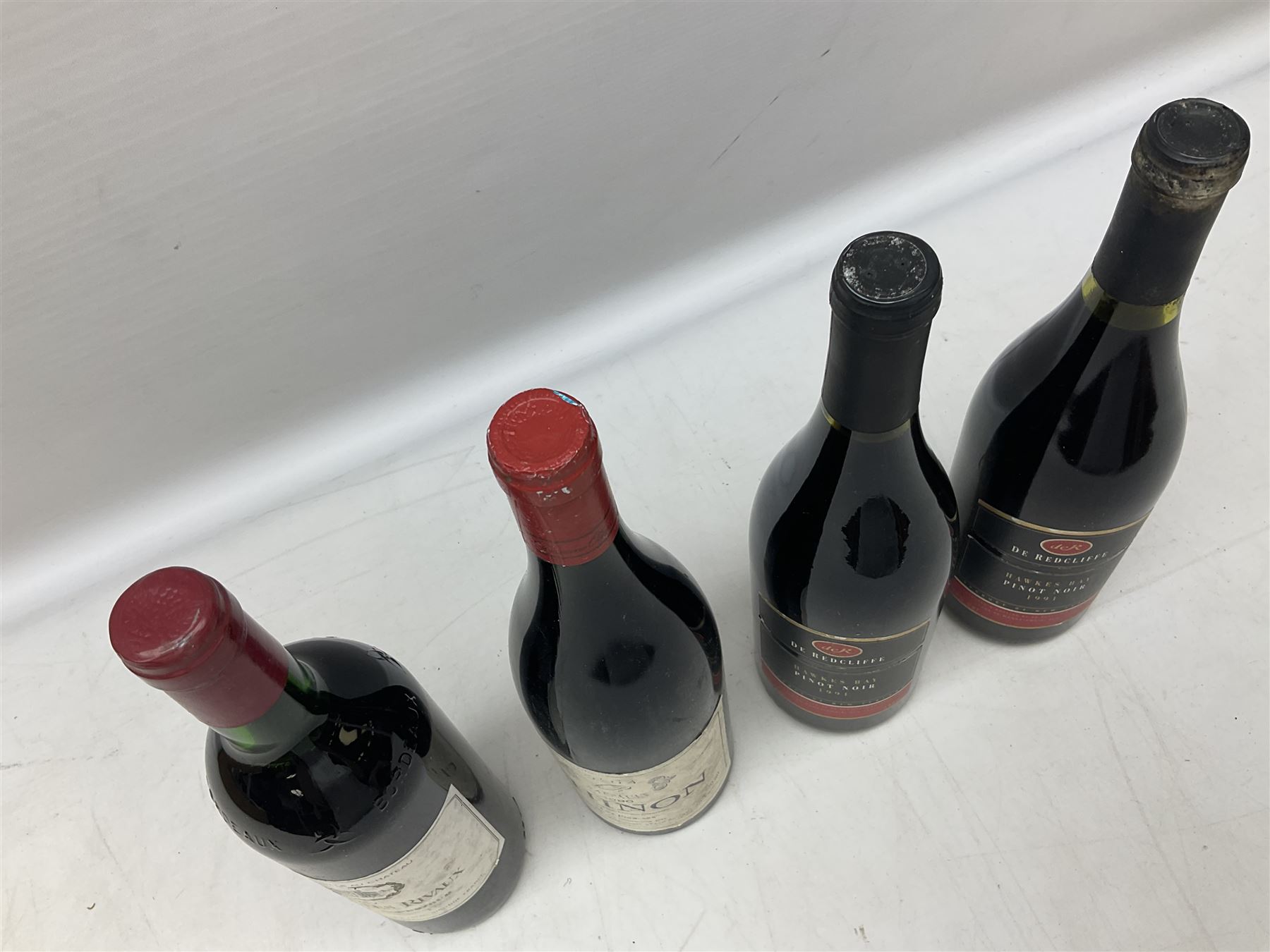 Mixed red wines including two bottles Domaine De Font-Sane, 750ml, 13.5% vol, one bearing 1992 to label, Vina Amezola, 1990, rioja, 75cl, 12.5% vol, Louis Latour, 1993, Santenay, 75cl, 13.5% vol, etc (9)