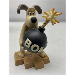 Wallace & Gromit - Limited edition Robert Harrop figure, Gromit & The Bomb - A Matter Of Loaf & Death, WGYP01, with original box