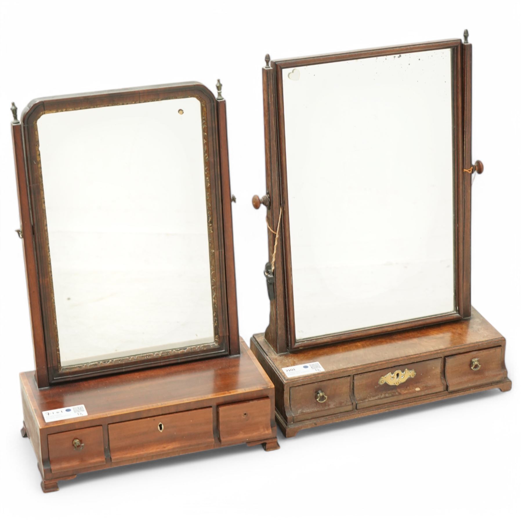 George III mahogany toilet mirror, swing mirror in moulded frame with carved inner slip, fitted with three drawers, on ogee bracket feet (W38cm, H56cm); together with a similar toilet mirror (W41cm, H58cm)