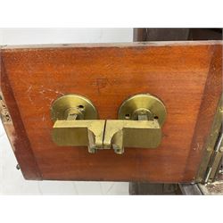 Railway  repeater signal box, with signals for train on line and arrival, H97cm