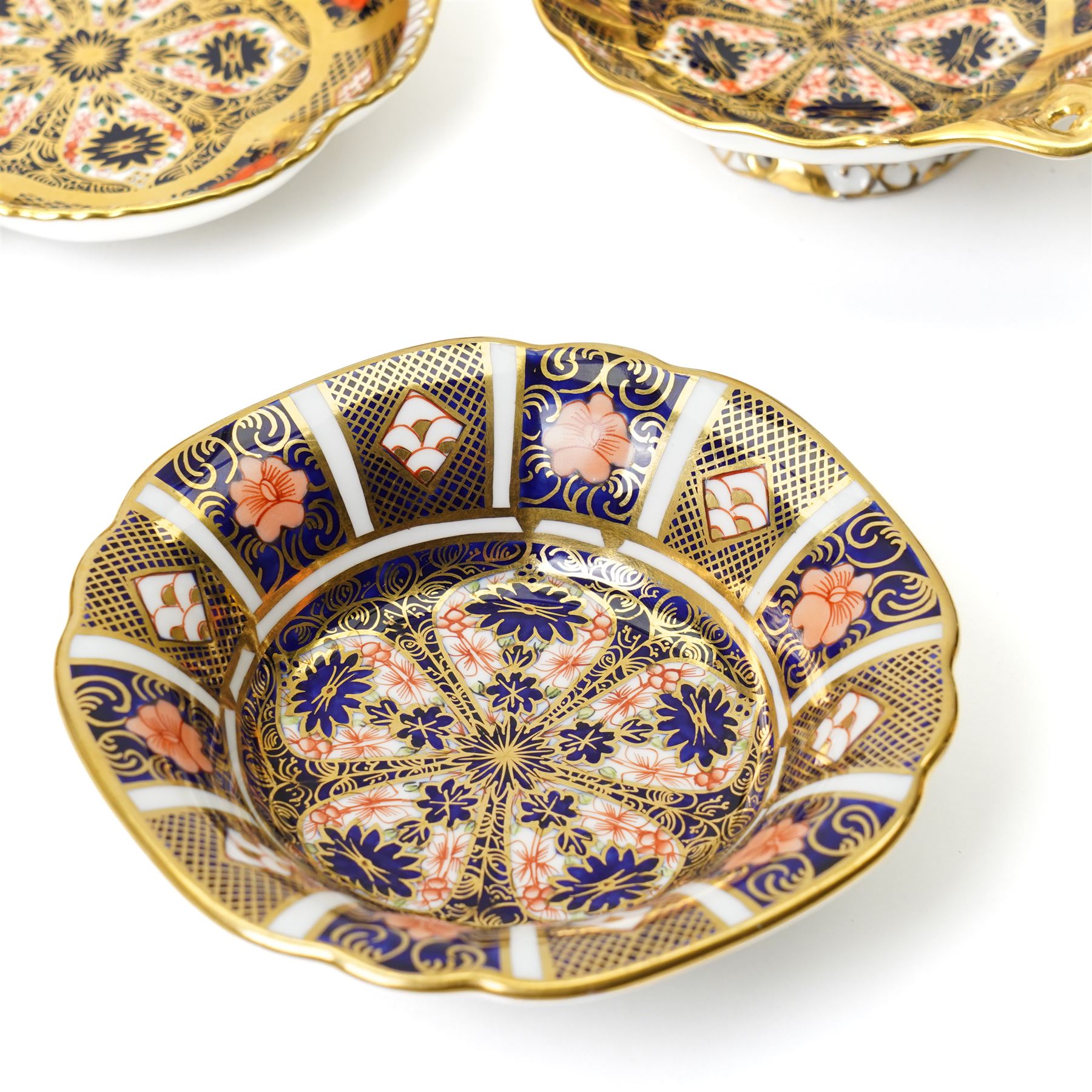 Mixed Royal Crown Derby Imari pattern 1128 wares, to include two Golden Primrose vases, both boxed, 8.5cm; five petal tray, boxed, D11.5cm, sweet tray, D13cm, miniature loving cup, boxed, and a miniature vase, H6cm etc (10)