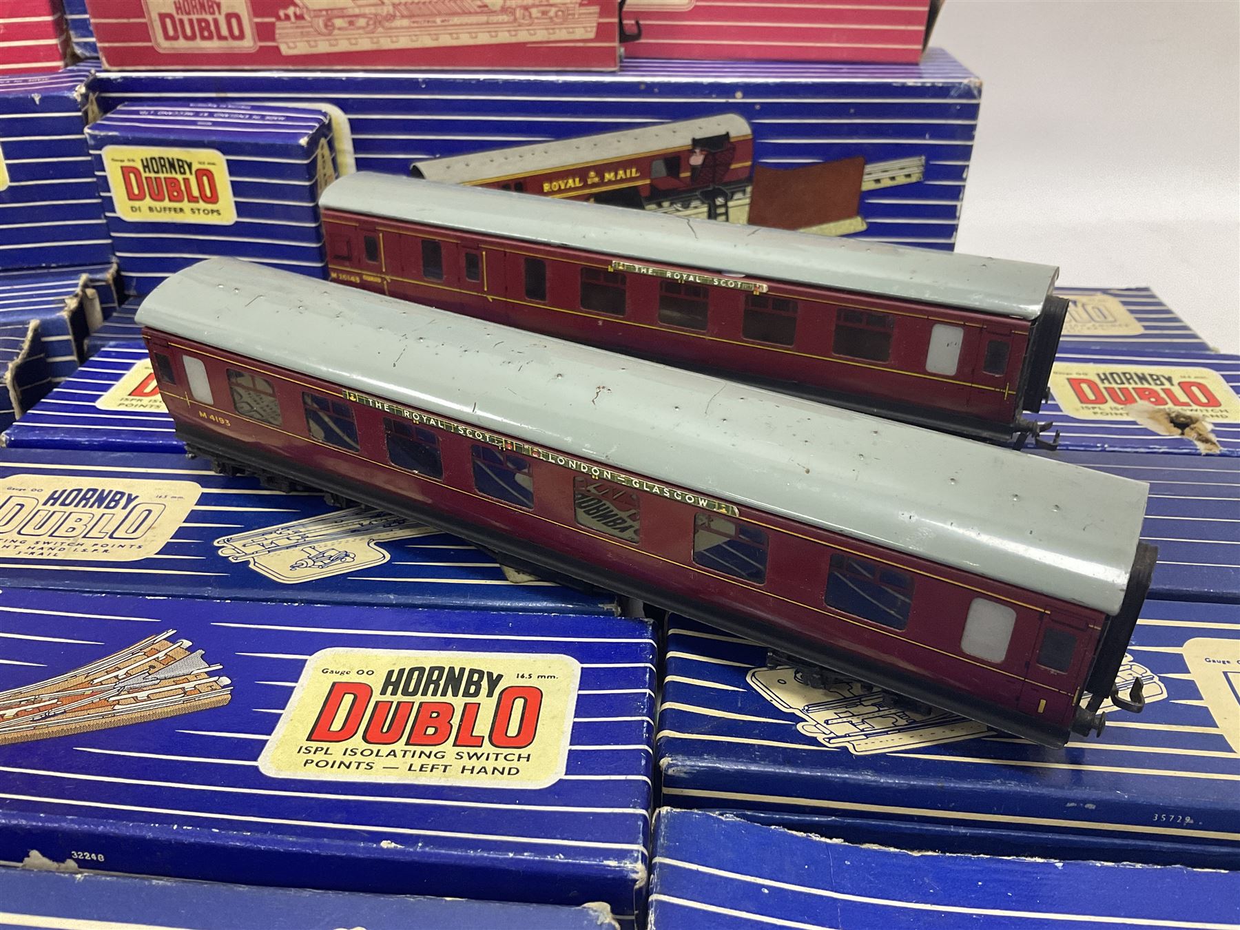 Hornby Dublo - 4620 Breakdown Crane; TPO Mail Van Set; D1 Level Crossing; Pullman cars and goods vans; with a large quantity of track to include straight and curved track, switch points and buffer stops; boxed and loose