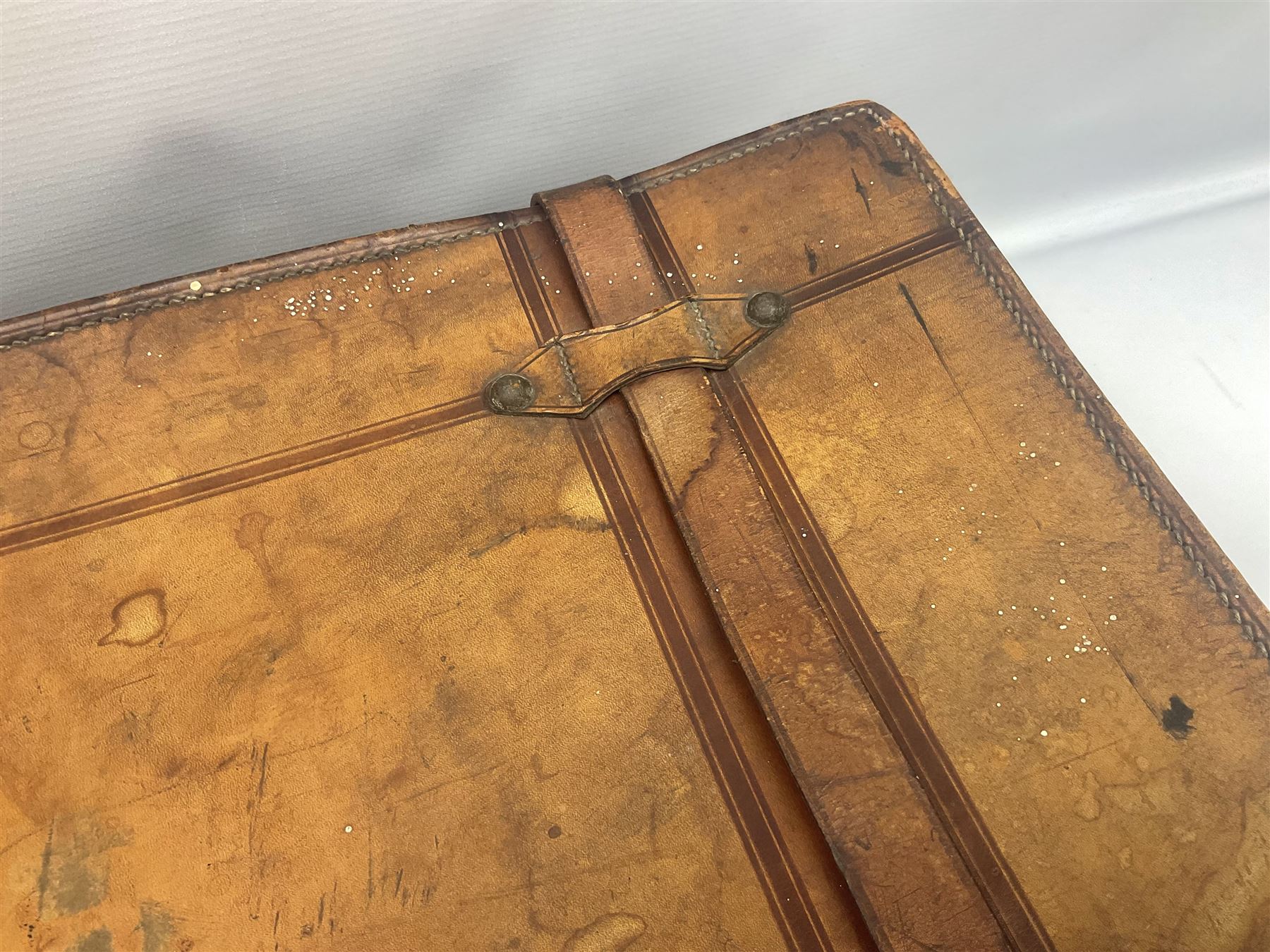 Late 19th/early 20th century stitched and studded leather portmanteau type suitcase with expanding lid and straps, L61cm