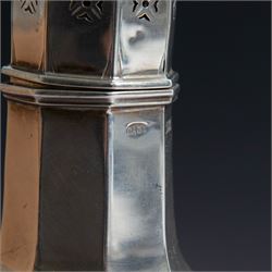 Edwardian silver sugar caster, of octagonal urn form, upon an octagonal foot, the removable pierced cover with urn finial, hallmarked Charles & George Asprey, London 1909, H21cm 