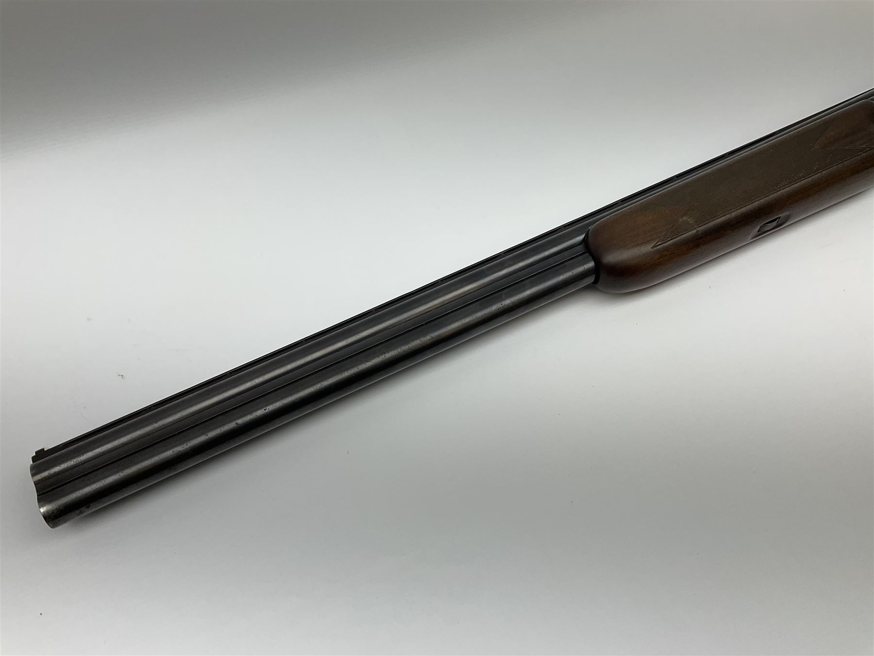 Browning B2 12-bore over-and-under double barrel boxlock ejector sporting gun, 67cm barrels with 2.75