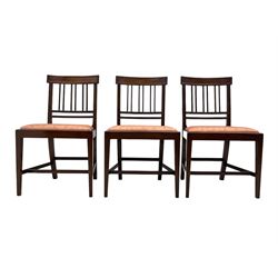 Early 20th century Regency design mahogany tilt-top table, circular top with edge banding, supported by a central turned pedestal with four reeded sabre supports terminating in castors; six chairs with pink upholstered drop in seats (7)