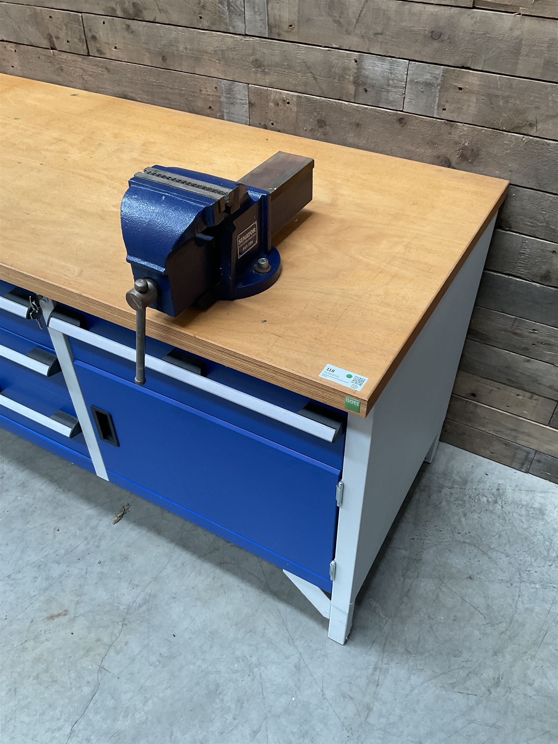 Bott cubio storage workbench, five drawers and two cupboards, single vice