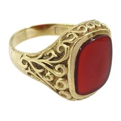 9ct gold carnelian signet ring, London 1975