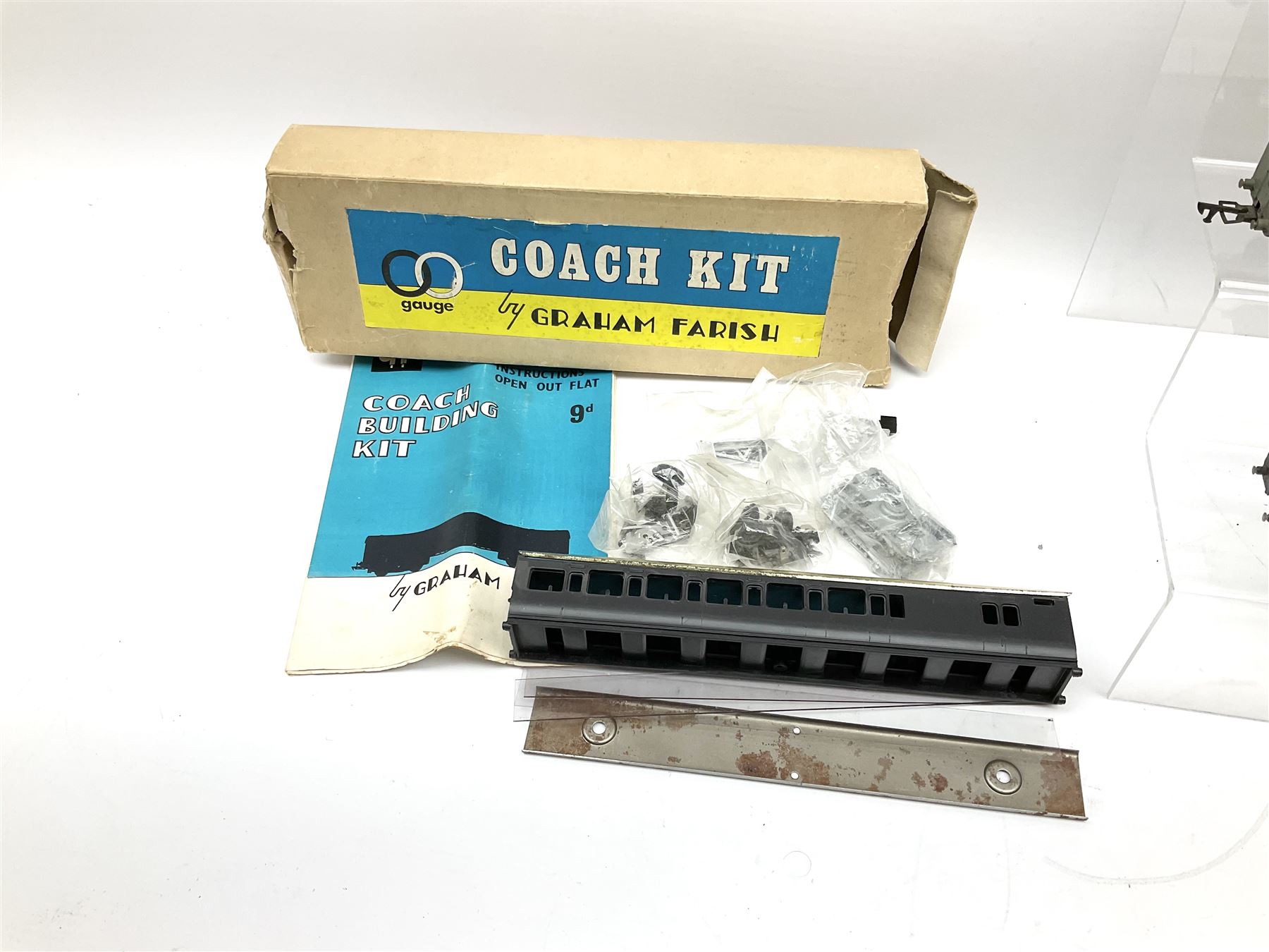 Graham Farish '00' gauge - five Graham Farish/Formoway Coach