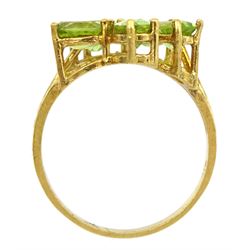 Silver-gilt five stone peridot cluster ring, stamped Sil