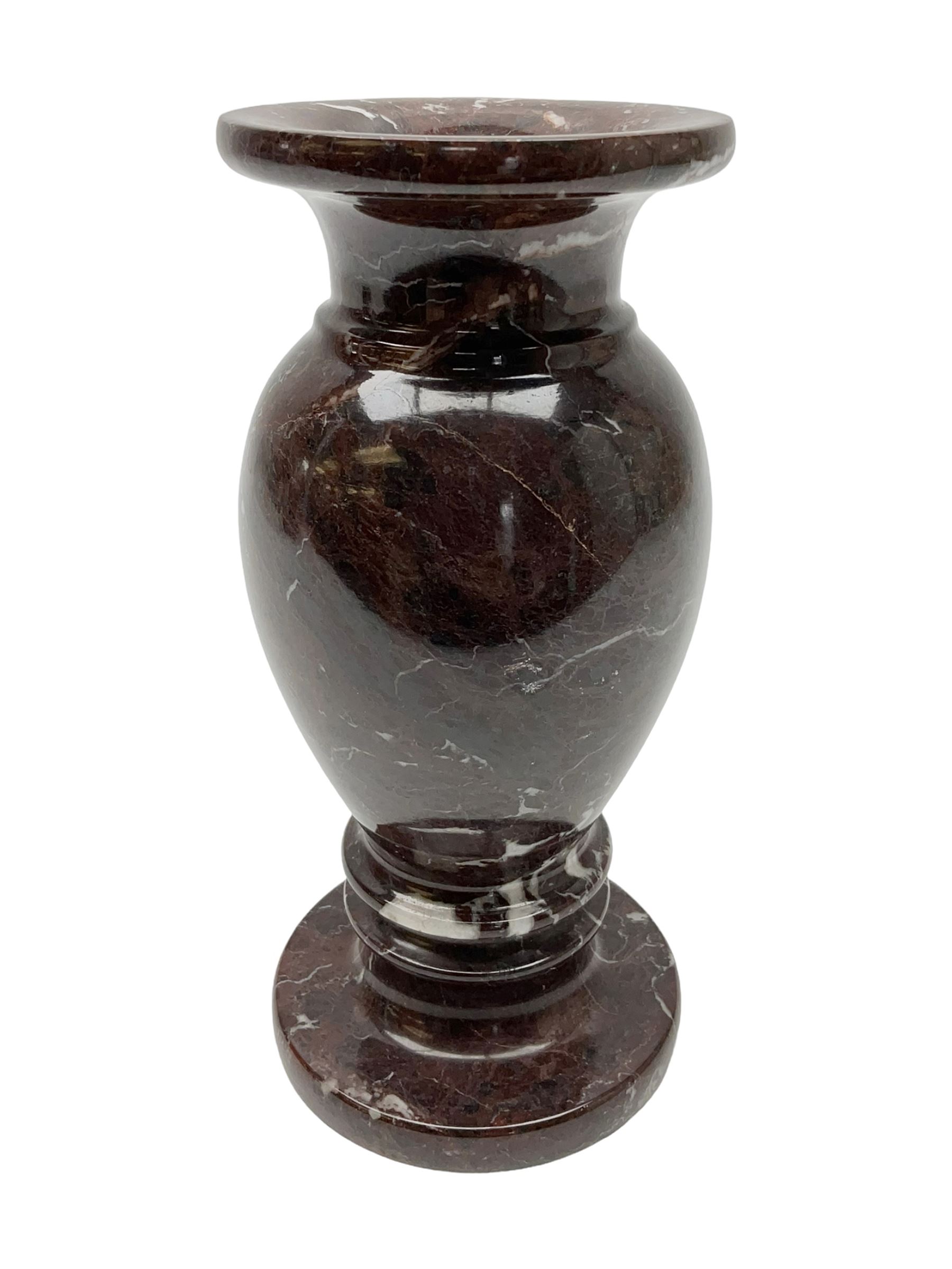 Red marble vase, of baluster form upon a stepped foot, H20cm 