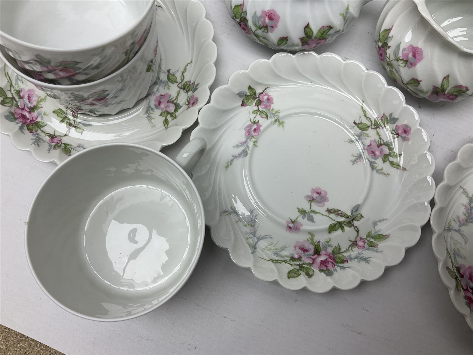 Limoges Haviland pattern coffee service for eight, comprising coffee pot, covered sucrier, milk jug, dessert plates, cups and saucers (27)