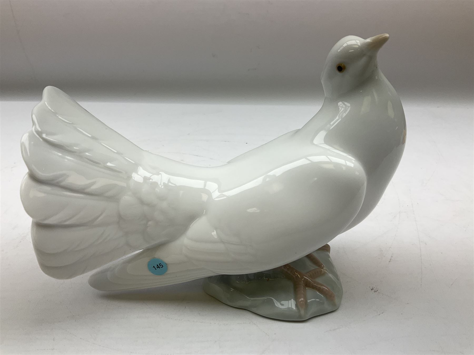 Four Lladro dove figures, comprising Taking Flight no 6288, Dove no 1015, Proud Dove no 6290 and Peaceful Dove no 6289, all with original boxes, largest example H20.5cm 