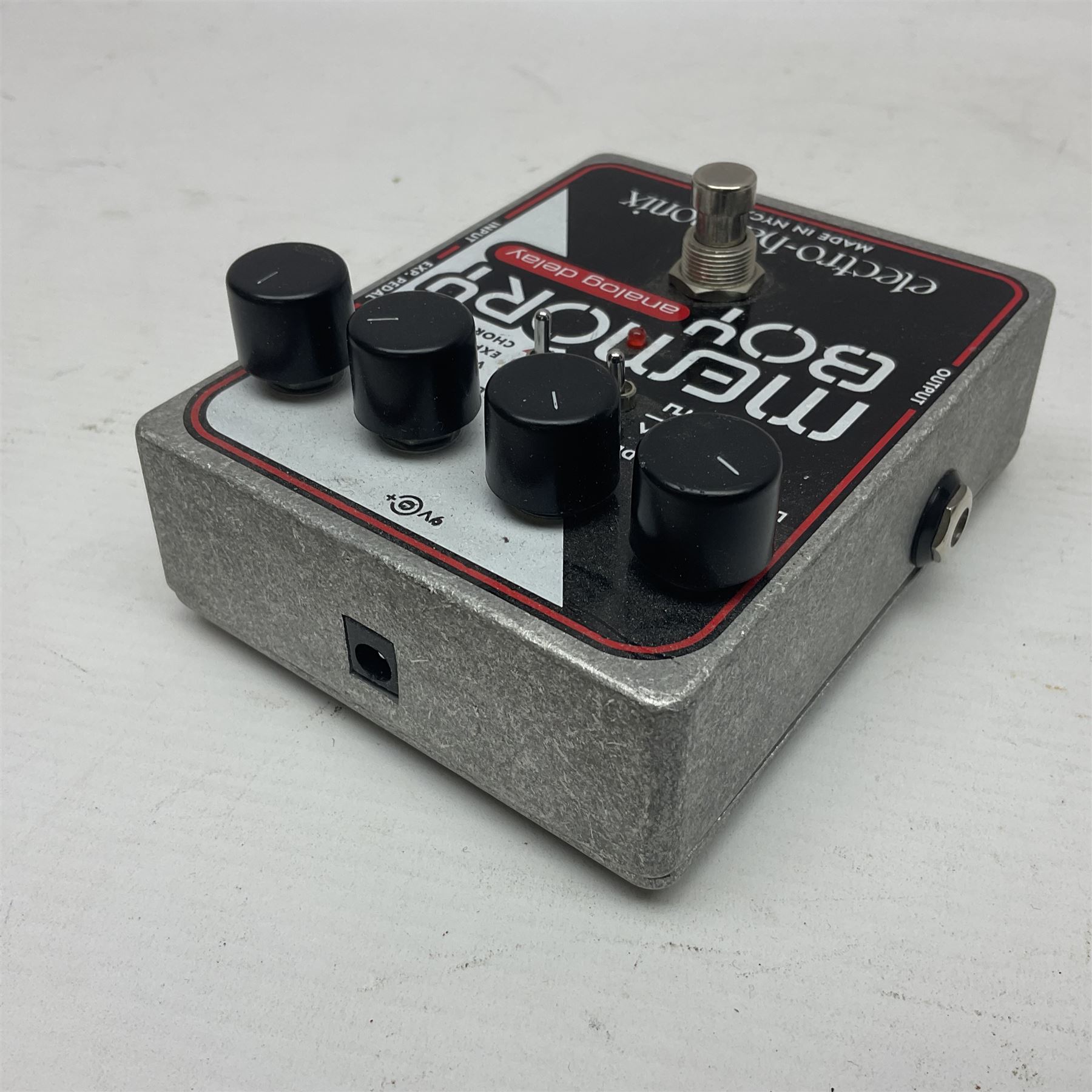 Electro Harmonix Memory Boy analogue delay guitar pedal