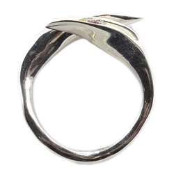  Silver crossover lily ring, stamped 925  