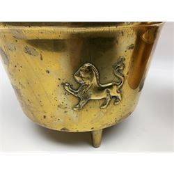 Brass coal bucket, embossed with lion to front and 1529 verso, together with an Royal Automobile Club Associate car badge and a copper kettle, bucket H 18.5cm