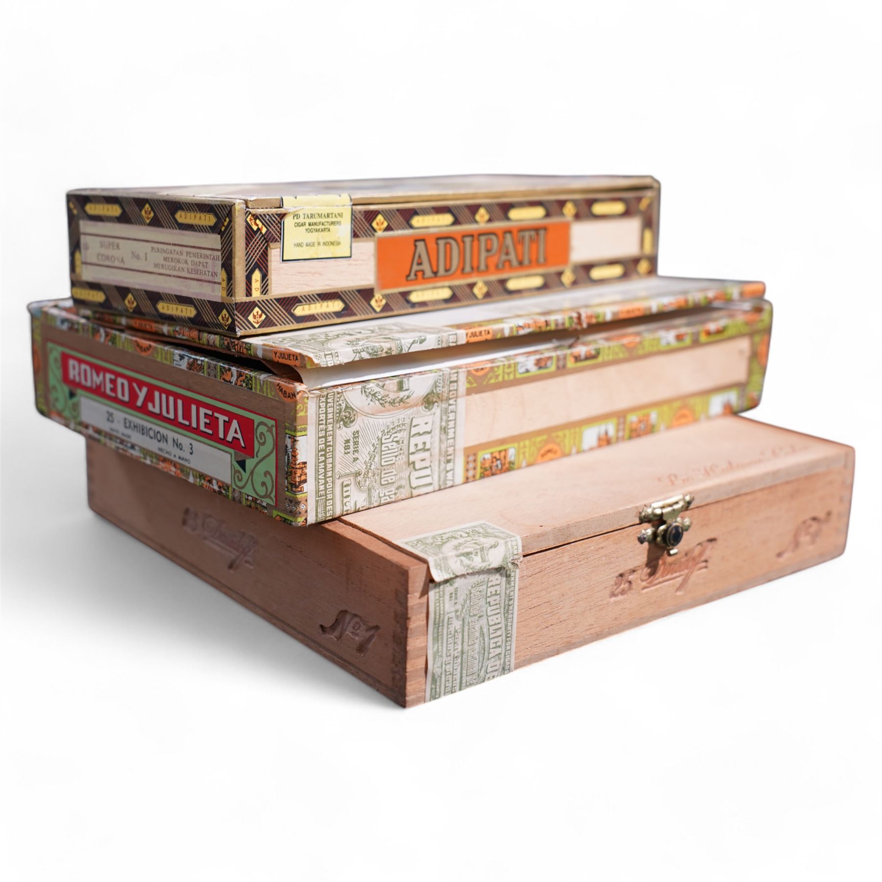Davidoff Mini Cigarillos, Special Edition, cased, nine Romeo y Julieta cigars, four Adipati Super Corona No. 1 cigars, eight Montecristo no. 4 cigars and various mini cigars, and others, all unsealed 