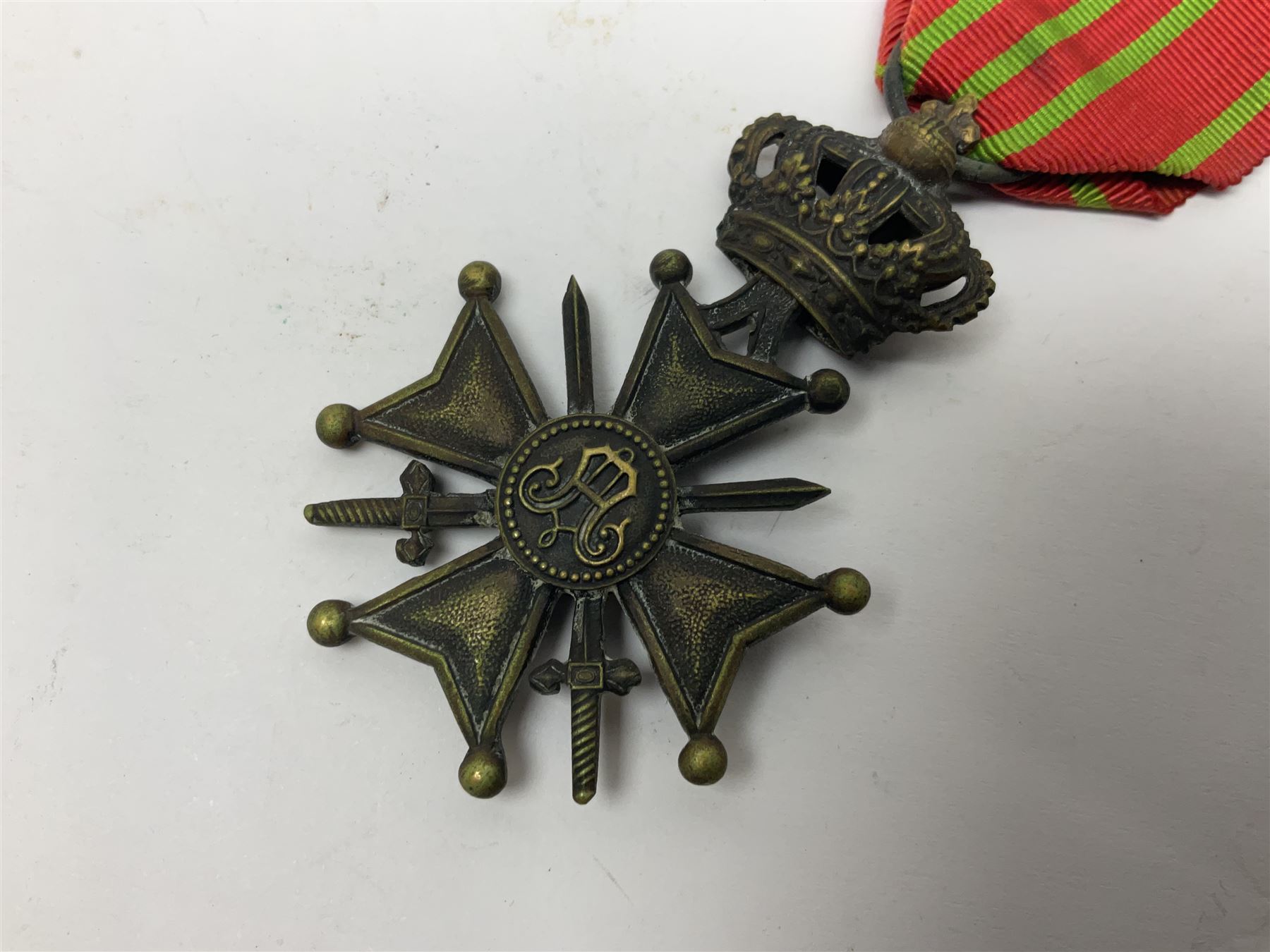 WWI French 1914-1916 Croix de Guerre with MID leaf and ribbon; and WWI Belgian 1914-1918 Croix de Guerre with ribbon (2)