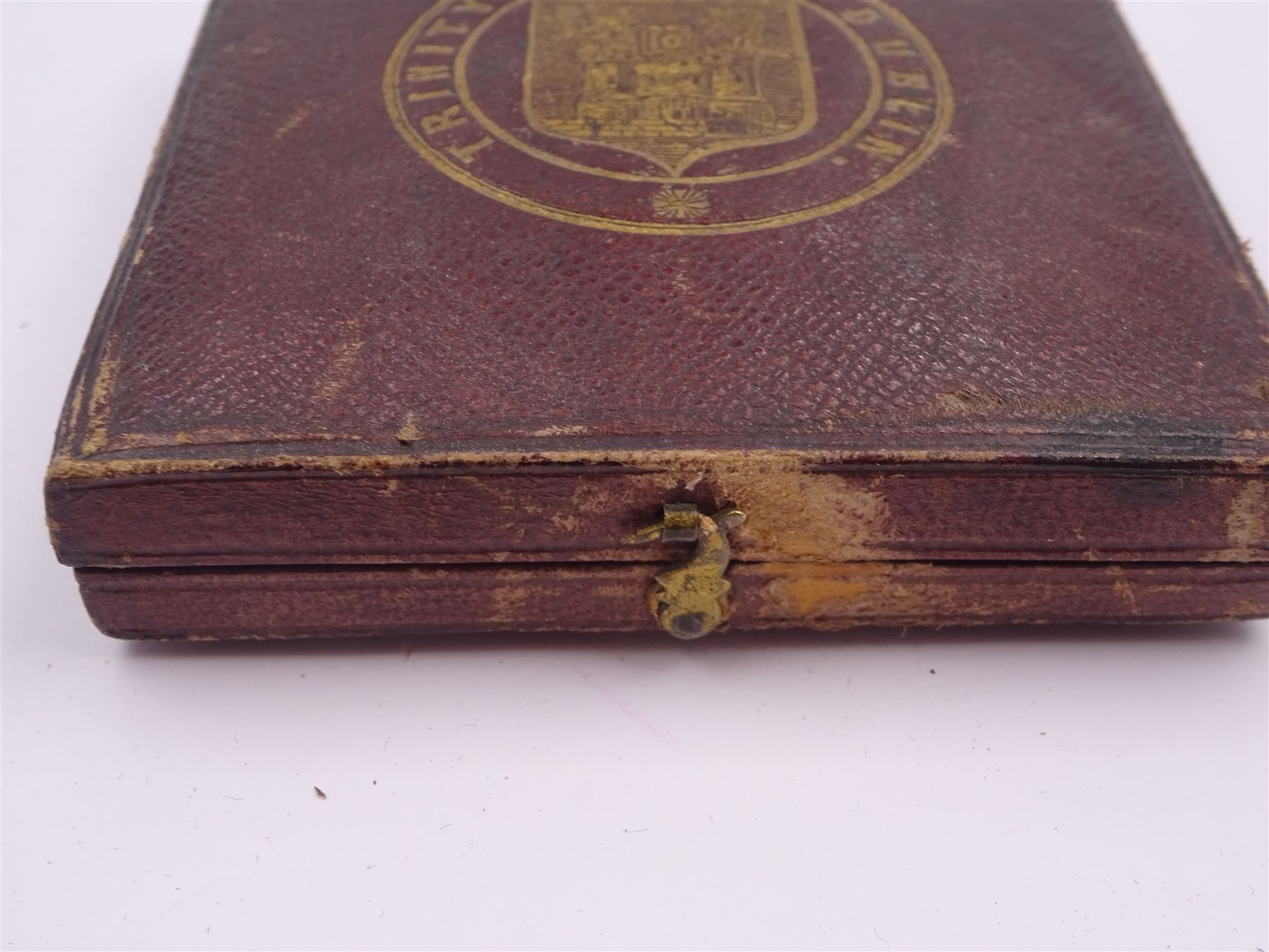 Victorian Trinity College Dublin silver medal, depicting bust of Elizabeth I, with arms of the college verso, awarded to Johannes Jacobus Browne S 1859,  Politica Et Literus Anglicis, in tooled leather fitted case with gilt detailing
