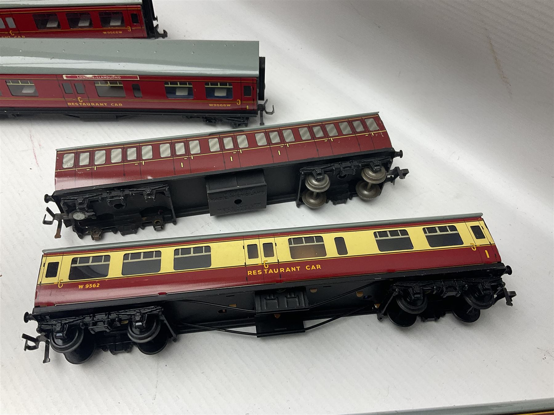 Hornby Dublo - fourteen passenger coaches including Southern Suburban Stock, Gresley Stock, Stanier Stock etc; and TPO Mail Van; all unboxed (15)