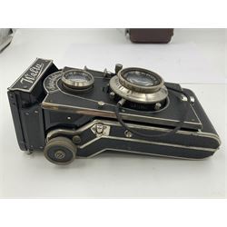 Welta Superfekta Folding twin lens camera, with 'Meyer Gorlitz Trioplan 1;3.8 f=10cm' lens serial no 649219 and 'Meyer Gorlitz Trioplan 1;3.8 f=7.5cm' lens serial no 653168, in fitted case