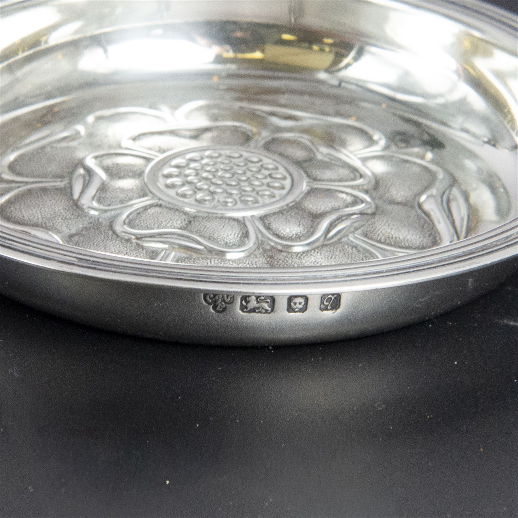 Late 20th century silver pin dish, embossed with Yorkshire rose to centre, hallmarked C J Vander Ltd, London 1971, together with a set of six silver handled King's pattern tea knives, hallmarked Kirby Beard Ltd, Sheffield 1928, contained within fitted case
