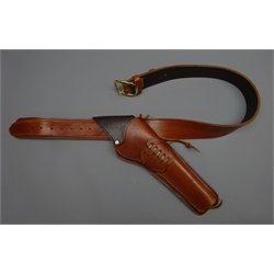  Hand made brown leather cross draw single gun rig, plain stitched belt with brass buckle, L110cm  