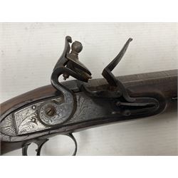 Early 19th century 16-bore flintlock single barrel travelling pistol, the 21.5cm stub twist octagonal barrel with two barrel pins and ramrod under, engraved lock plate with roller frizzen, engraved trigger guard with pineapple finial, walnut stoock with chequered grip L40cm overall