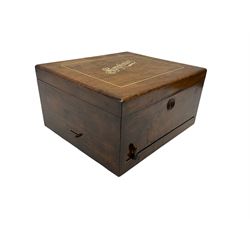 Late 19th century Symphonion disc musical box in inlaid walnut case with front lever action playing 25.5cm discs on a 10.5cm steel comb with forty-nine teeth, musical scene of cherubs under the lid, L33cm; together with five 25.5cm discs, fifteen 20.5cm discs and eleven 19cm discs